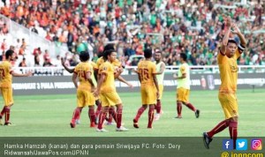 hamka-hamzah-kanan-dan-para-pemain-sriwijaya-fc-foto-dery-ridwansahjawaposcomjpnn2