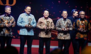 220824- Dirut BSI - Award KEJAR OJK